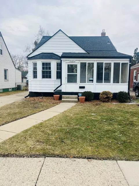 20276 Kenosha St, Harper Woods, MI 48225