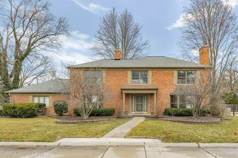 6 Elmsleigh Ln, Grosse Pointe, MI 48230