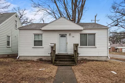 1041 E Madge Ave, Hazel Park, MI 48030