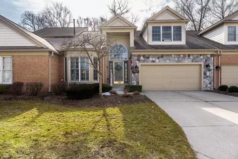 39627 Dun Rovin Dr, Northville, MI 48168