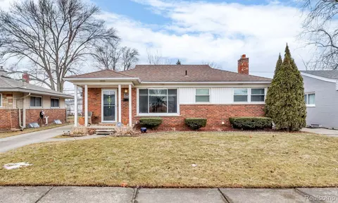 22949 Lingemann St, Saint Clair Shores, MI 48080