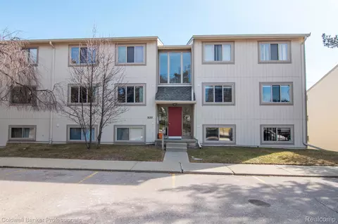 1655 Riverside Dr #10, Rochester Hills, MI 48309
