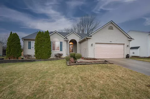 215 Sunflower Dr, Linden, MI 48451