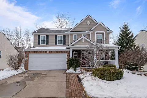 348 Dakota Ln, White Lake, MI 48386
