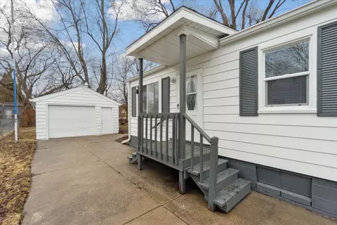 1332 Cutler St, Burton, MI 48509