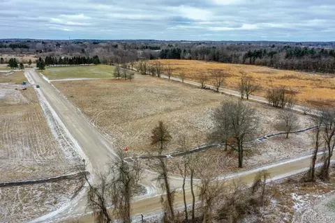 1270 Parks Rd, Oakland, MI 48363