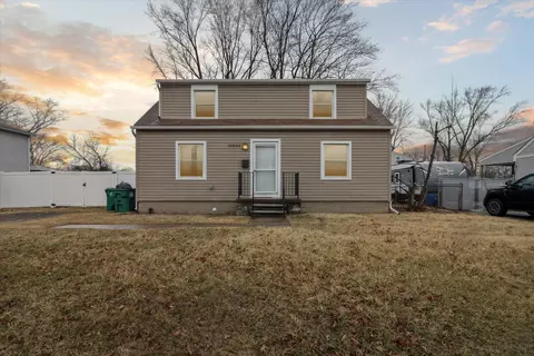 30850 Elmwood St, Garden City, MI 48135
