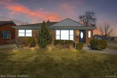 22023 Bon Brae St, Saint Clair Shores, MI 48081