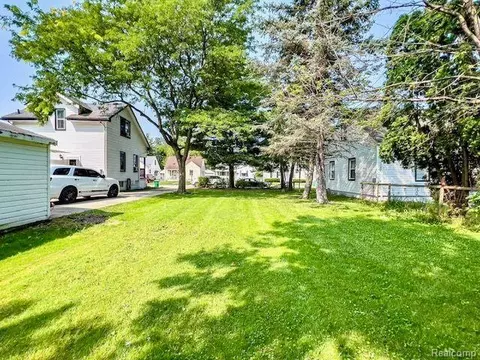 22106 Donald Ave, Eastpointe, MI 48021