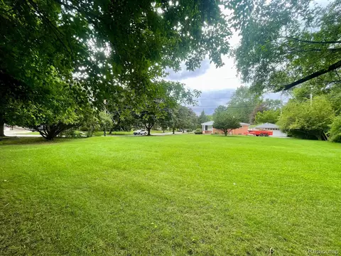 000 Poplar Ave, Royal Oak, MI 48073