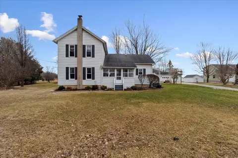 10375 E Lovejoy Rd, Conway, MI 48872