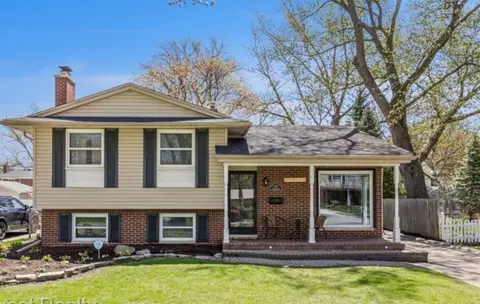 652 Shenandoah Dr, Clawson, MI 48017