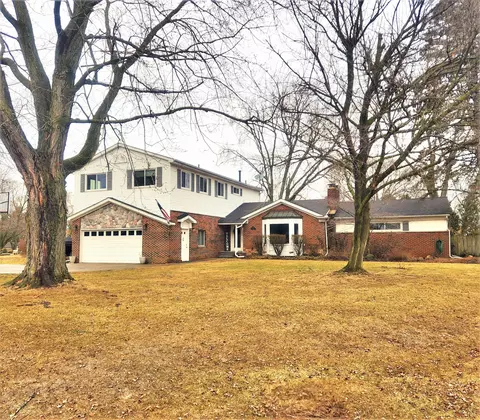 1628 Robell Dr, Commerce, MI 48390