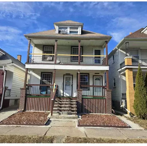 9537 Charest St, Hamtramck, MI 48212