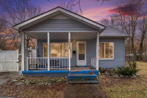 1228 E Meyers Ave, Hazel Park, MI 48030