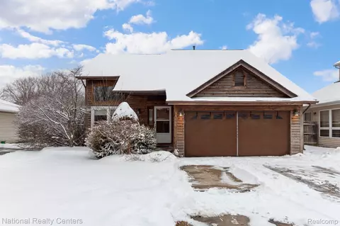 39661 Arbor St, Harrison, MI 48045