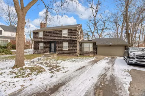 6 Clinton Ln, Dearborn, MI 48120