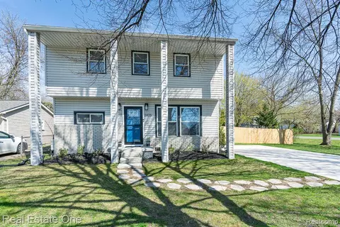 2475 Culbertson Ave, Rochester Hills, MI 48307