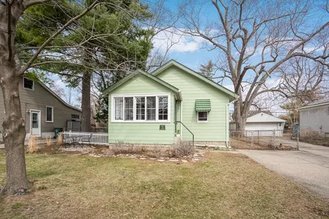 525 Ardmore Dr, Ferndale, MI 48220