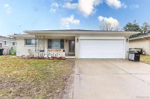 39654 Edgemont Dr, Sterling Heights, MI 48310