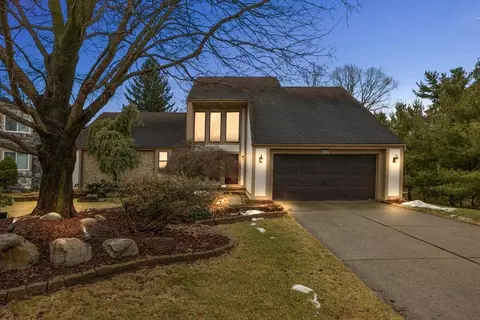 8241 Lake Pine Dr, Commerce, MI 48382