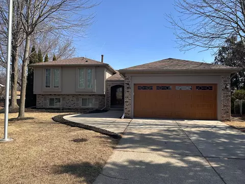 39616 Chaffer St, Clinton Township, MI 48038