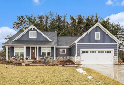 9717 Loretta Ln, Green Oak, MI 48178
