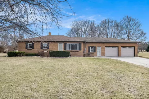17801 Corunna Rd, Chesaning, MI 48616