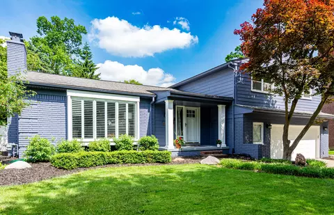 895 S Glenhurst Dr, Birmingham, MI 48009