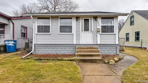 8276 Orchard Ave, Warren, MI 48089