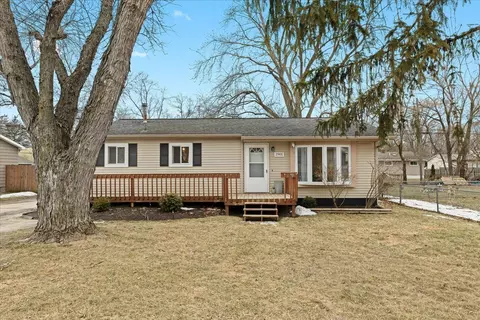 2901 Woodlawn St, Commerce, MI 48390
