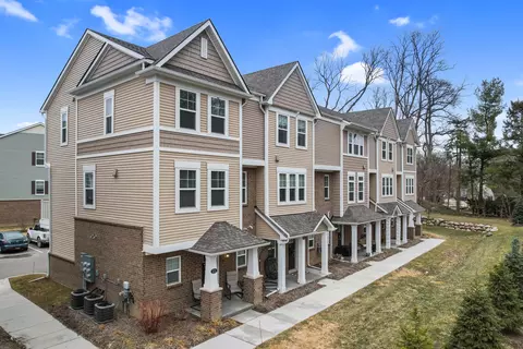 220 Sean St, Brighton, MI 48116