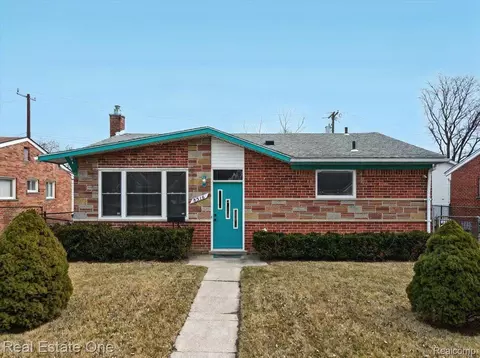 8516 N Farmington Rd, Westland, MI 48185