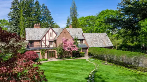1370 Country Club Rd, Bloomfield Hills, MI 48304