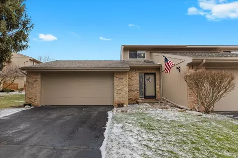 7928 Meadow Dr, Waterford, MI 48329
