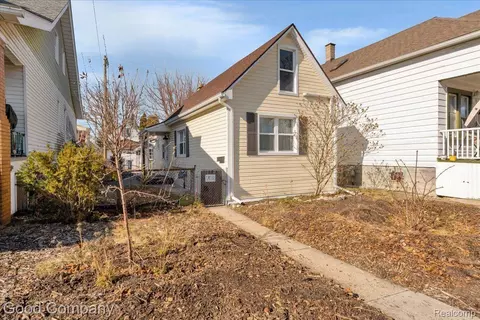 12031 Moran St, Hamtramck, MI 48212