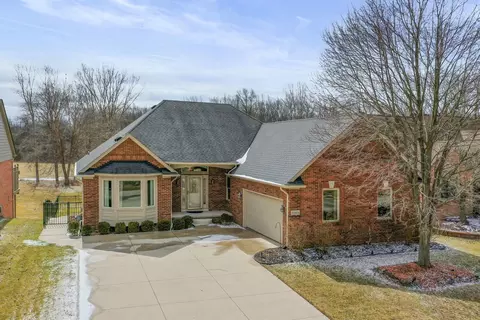 20864 Moyer Dr, Clinton Township, MI 48038