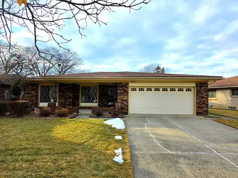 35935 Collingwood Dr, Sterling Heights, MI 48312