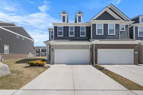 4813 Glenora Dr, Orion, MI 48359