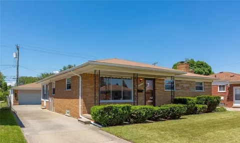 28133 Palm Beach Dr, Warren, MI 48093