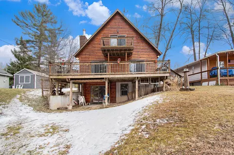 789 Lakeshore Dr, Gladwin, MI 48624