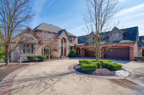 10737 Stoney Point Dr, Green Oak, MI 48178