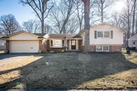 17862 Bell Creek Ln, Livonia, MI 48152