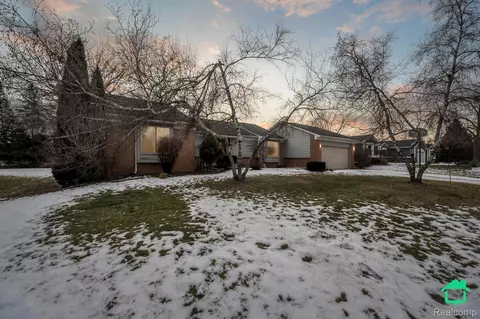 33143 Tulipwood Rd, Farmington Hills, MI 48334