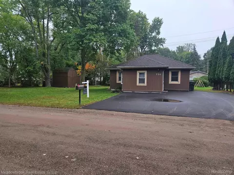 730 Highlander St, Orion, MI 48362