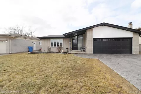 693 Cronin Dr, Dearborn Heights, MI 48127