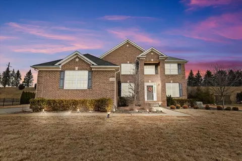 10522 Stoney Point Dr, Green Oak, MI 48178
