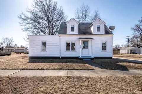 35341 Rosslyn St, Westland, MI 48185