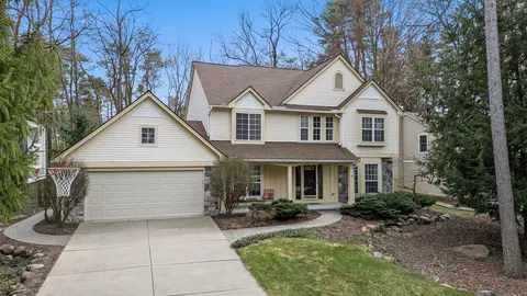 6037 Pine Needle Crt Ct, Independence, MI 48346