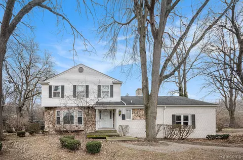 53568 Wolf Dr, Shelby Township, MI 48316